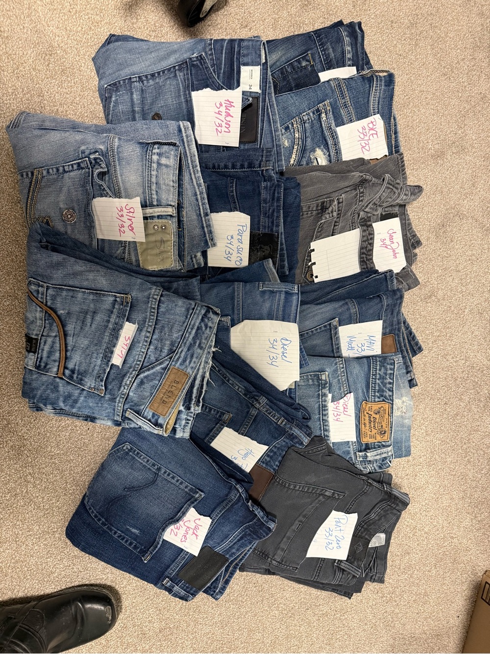 🚨 MOVING SALE — BULK 13 PAIRS OF MEN’S JEANS! 🚨